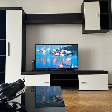 Airy & Beautiful Downtown Apartment Bükreş Dış mekan fotoğraf