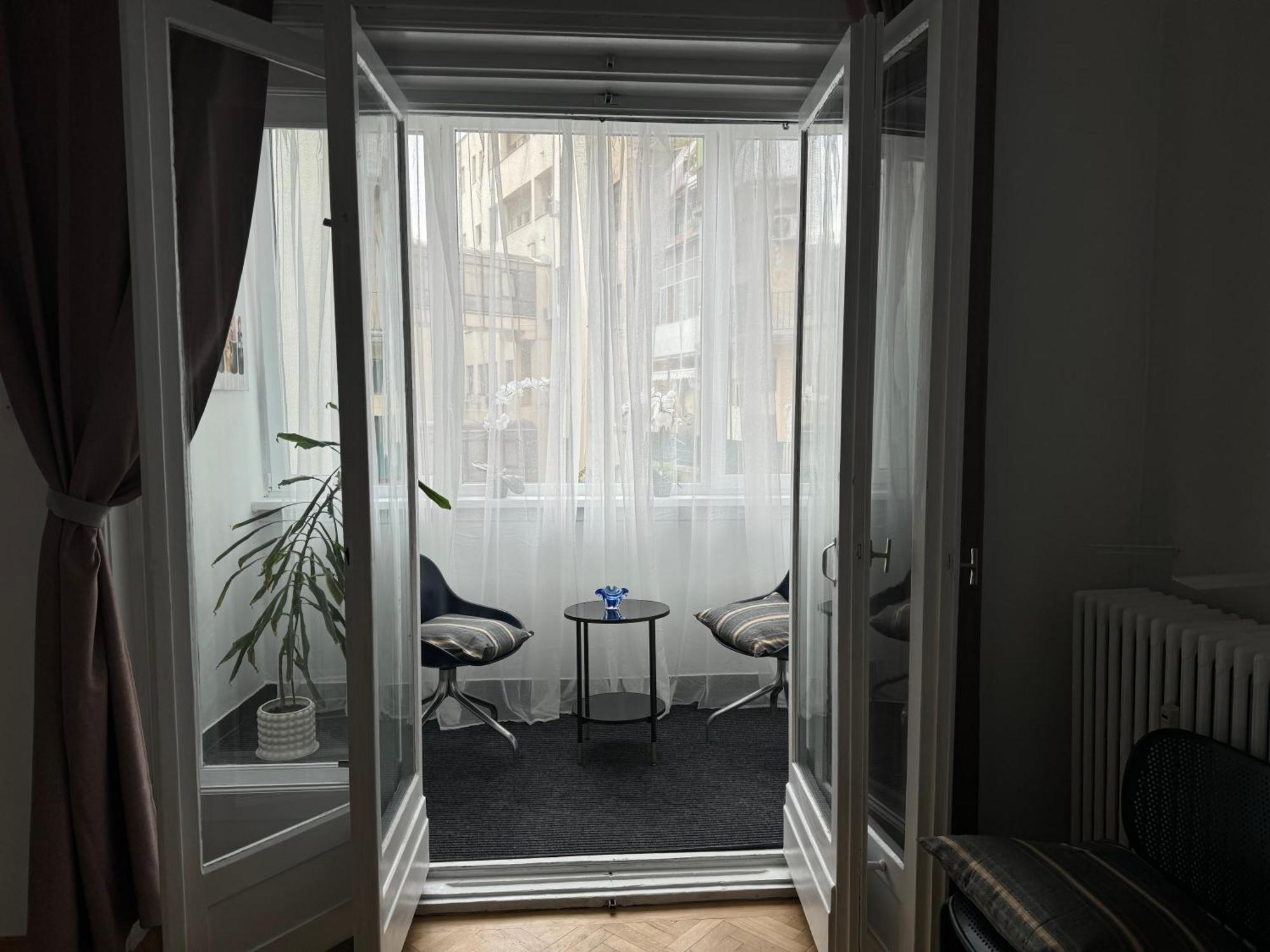 Airy & Beautiful Downtown Apartment Bükreş Dış mekan fotoğraf